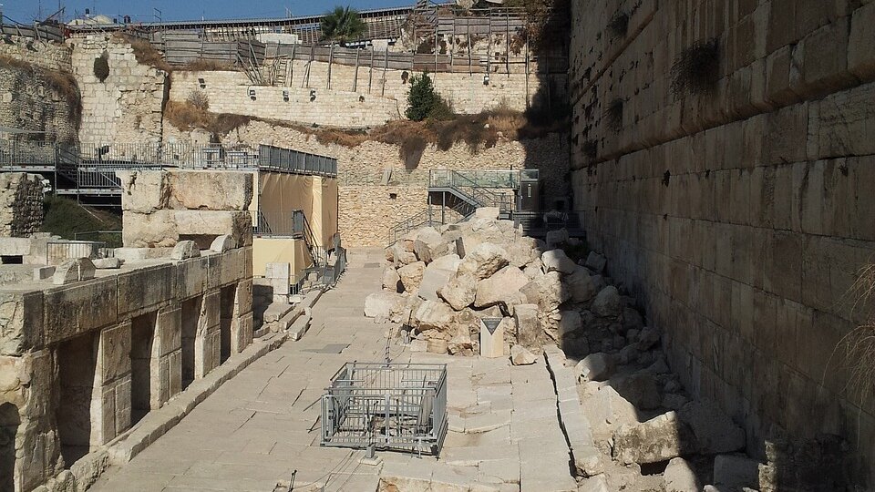 /images/r/ancient-walls-of-jerusalem-266922_1280/c960x540g0-401-960-941/ancient-walls-of-jerusalem-266922_1280.jpg