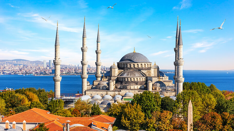 /images/r/blur-mosque_istanbul/c960x540g0-129-6360-3707/blur-mosque_istanbul.jpg