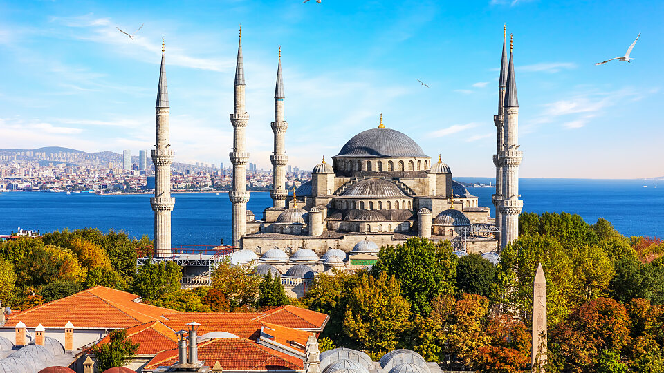 /images/r/blur-mosque_istanbul/c960x540g0-331-6360-3909/blur-mosque_istanbul.jpg