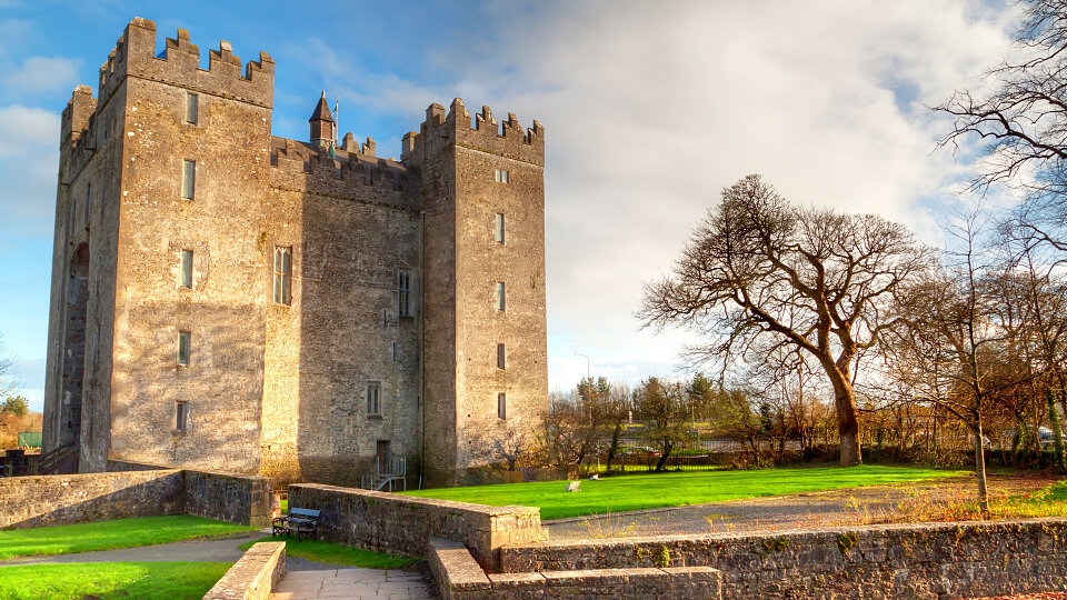 /images/r/bunratty-castle_co-clare_ireland/c960x540g0-147-4739-2811/bunratty-castle_co-clare_ireland.jpg