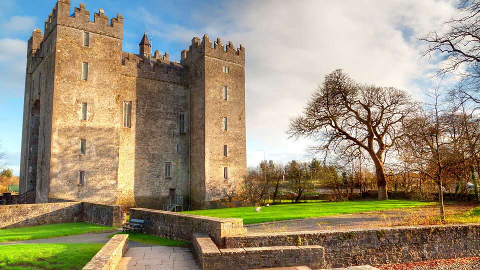 /images/r/bunratty-castle_co-clare_ireland/c960x540g0-242-4739-2905/bunratty-castle_co-clare_ireland.jpg