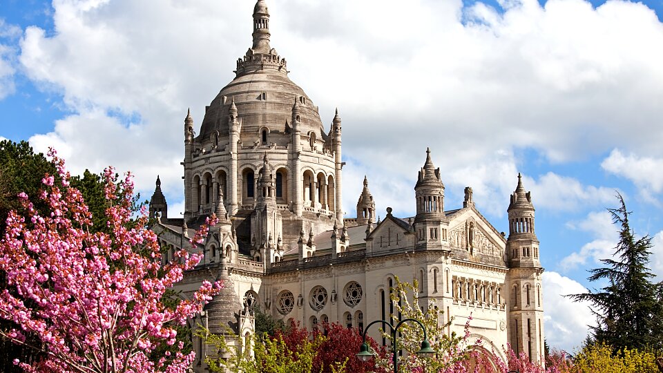 /images/r/basilica-of-st-therese-of-lisieux_normandy-france-1/c960x540g0-270-5151-3167/basilica-of-st-therese-of-lisieux_normandy-france-1.jpg