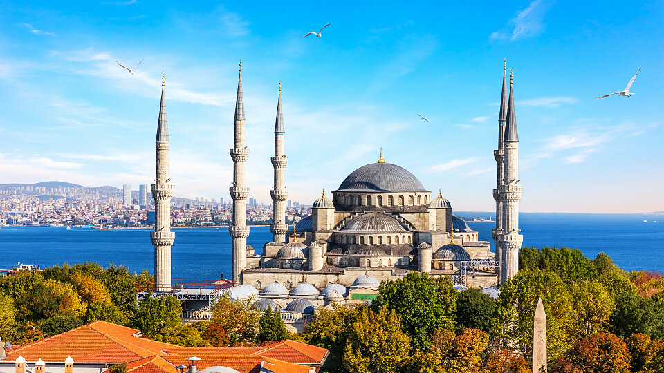 /images/r/blur-mosque_istanbul/c960x540g0-0-6360-3576/blur-mosque_istanbul.jpg