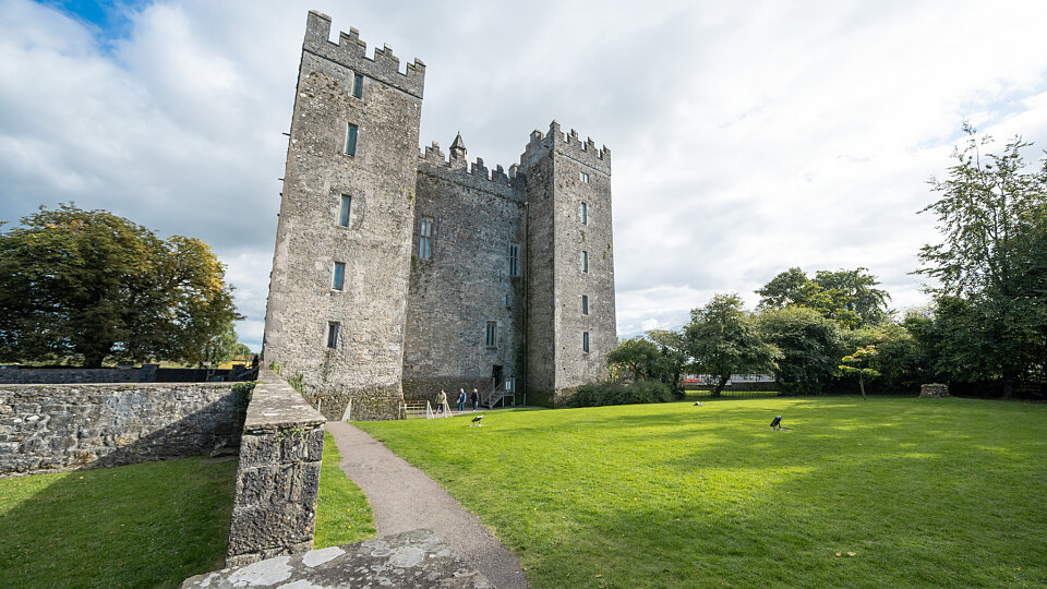 /images/r/bunratty-castle/c960x540g0-103-2047-1255/bunratty-castle.jpg