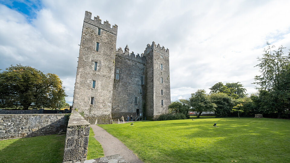/images/r/bunratty-castle/c960x540g0-47-2048-1199/bunratty-castle.jpg