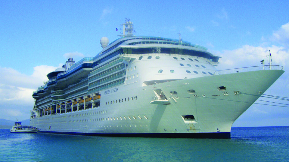 /images/r/jewel_of_the_seas_in_labadee/c960x540g24-201-1372-959/jewel_of_the_seas_in_labadee.jpg