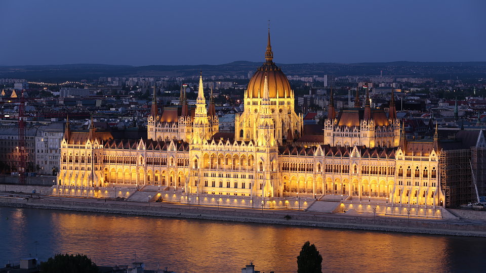 /images/r/parliament_in_the_evening_budapest/c960x540g0-300-5760-3540/parliament_in_the_evening_budapest.jpg