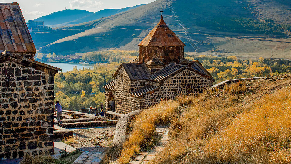 /images/r/sevan-lake_armenia-1/c960x540g1-194-4160-2534/sevan-lake_armenia-1.jpg