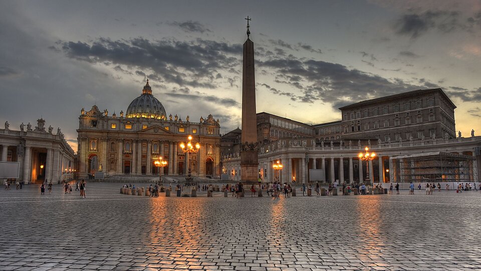 /images/r/st-peter-s-square/c960x540g2-0-2121-1192/st-peter-s-square.jpg